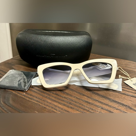 NEW Salvatore Ferragamo SF 1081SE 103 Ivory Sunglasses with Blue Gradient Lenses - Picture 5 of 9